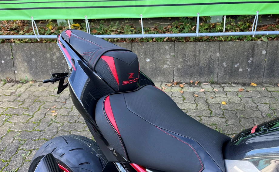 Umbgebautes Motorrad Kawasaki Z900 Bild 8: Umbgebautes Motorrad Kawasaki Z900