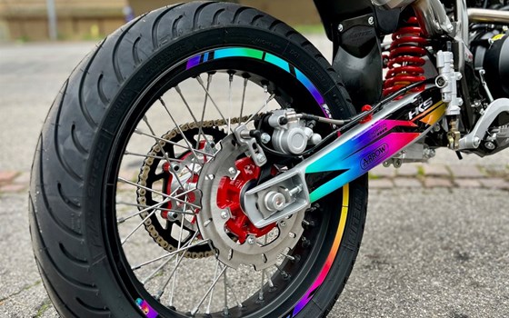 Umgebautes Motorrad Fantic XMF 125 Performance von Pat-Bikes AG - Bild 6 Umgebautes Motorrad Fantic XMF 125 Performance von Pat-Bikes AG - Bild 6