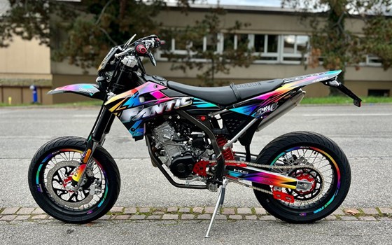Umgebautes Motorrad Fantic XMF 125 Performance von Pat-Bikes AG - Bild 2 Umgebautes Motorrad Fantic XMF 125 Performance von Pat-Bikes AG - Bild 2