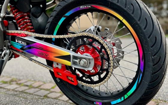 Umgebautes Motorrad Fantic XMF 125 Performance von Pat-Bikes AG - Bild 5 Umgebautes Motorrad Fantic XMF 125 Performance von Pat-Bikes AG - Bild 5