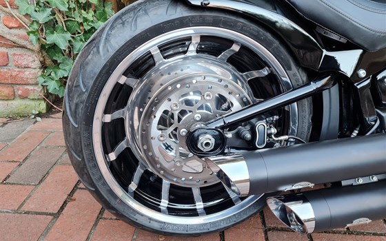 Umgebautes Motorrad Harley-Davidson Softail Fat Boy 114 FLFBS von X-Trem Custombikes - Bild 16 Umgebautes Motorrad Harley-Davidson Softail Fat Boy 114 FLFBS von X-Trem Custombikes - Bild 16