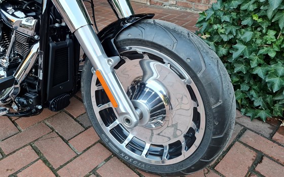 Umgebautes Motorrad Harley-Davidson Softail Fat Boy 114 FLFBS von X-Trem Custombikes - Bild 18 Umgebautes Motorrad Harley-Davidson Softail Fat Boy 114 FLFBS von X-Trem Custombikes - Bild 18