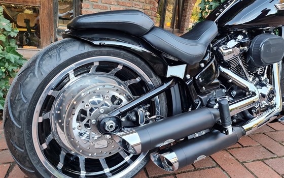 Umgebautes Motorrad Harley-Davidson Softail Fat Boy 114 FLFBS von X-Trem Custombikes - Bild 19 Umgebautes Motorrad Harley-Davidson Softail Fat Boy 114 FLFBS von X-Trem Custombikes - Bild 19