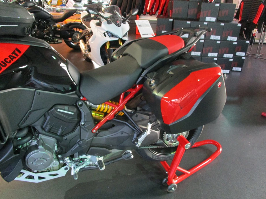 Umbgebautes Motorrad Ducati Multistrada V4 Pikes Peak Bild 2: Umbgebautes Motorrad Ducati Multistrada V4 Pikes Peak