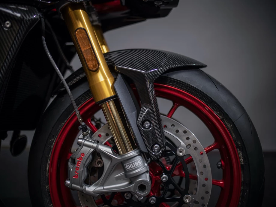 Umbgebautes Motorrad Triumph Speed Triple 1200 RR Bild 6: Umbgebautes Motorrad Triumph Speed Triple 1200 RR