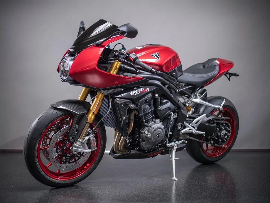 Umbgebautes Motorrad Triumph Speed Triple 1200 RR Bild 9: Umbgebautes Motorrad Triumph Speed Triple 1200 RR