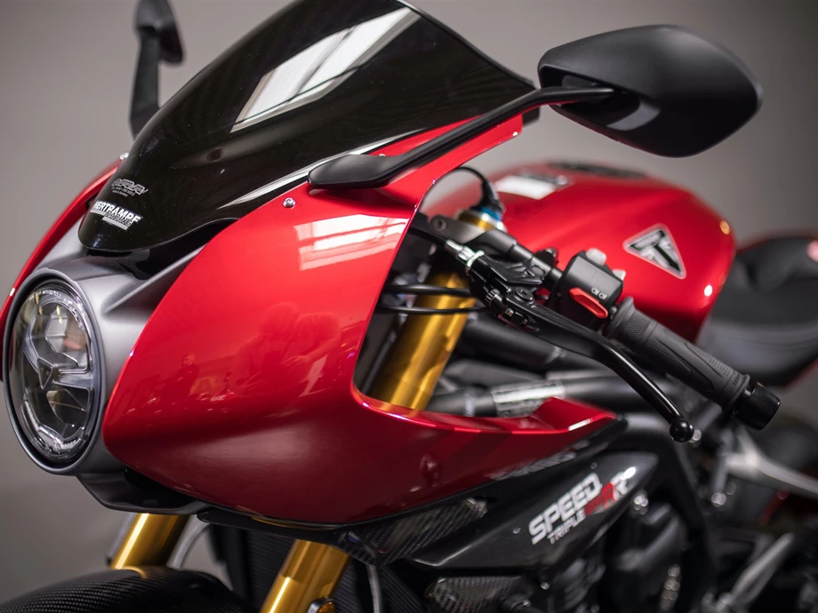 Umbgebautes Motorrad Triumph Speed Triple 1200 RR Bild 5: Umbgebautes Motorrad Triumph Speed Triple 1200 RR