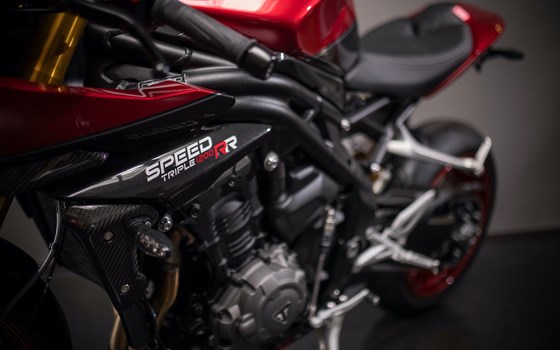 Umgebautes Motorrad Triumph Speed Triple 1200 RR von Triumph Emsland - Hertrampf Racing - Bild 17 Umgebautes Motorrad Triumph Speed Triple 1200 RR von Triumph Emsland - Hertrampf Racing - Bild 17