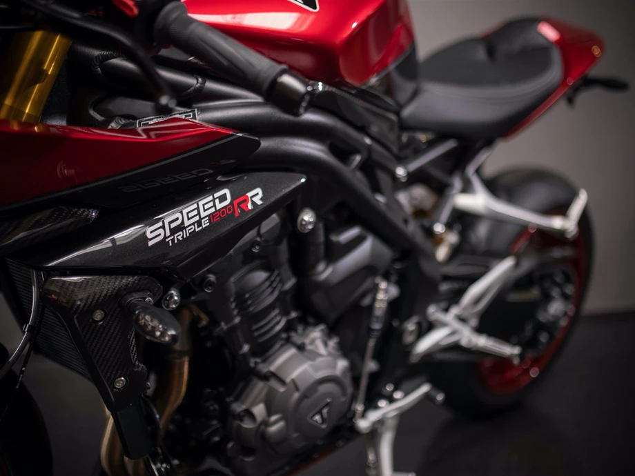 Umbgebautes Motorrad Triumph Speed Triple 1200 RR Bild 17: Umbgebautes Motorrad Triumph Speed Triple 1200 RR