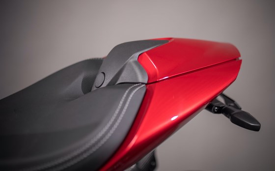 Umgebautes Motorrad Triumph Speed Triple 1200 RR von Triumph Emsland - Hertrampf Racing - Bild 18 Umgebautes Motorrad Triumph Speed Triple 1200 RR von Triumph Emsland - Hertrampf Racing - Bild 18