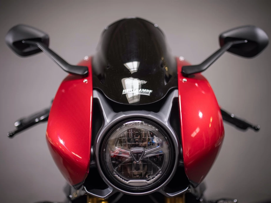 Umbgebautes Motorrad Triumph Speed Triple 1200 RR Bild 1: Umbgebautes Motorrad Triumph Speed Triple 1200 RR