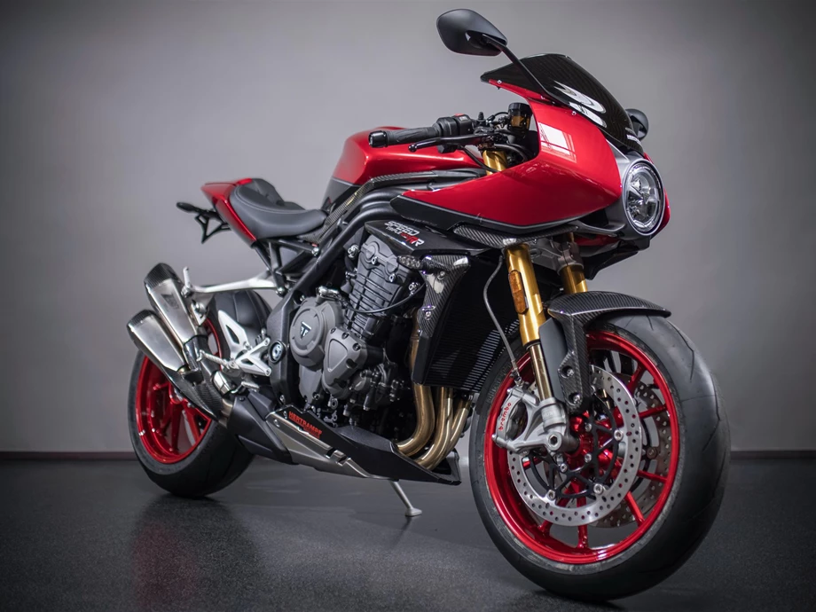 Umbgebautes Motorrad Triumph Speed Triple 1200 RR Bild 19: Umbgebautes Motorrad Triumph Speed Triple 1200 RR