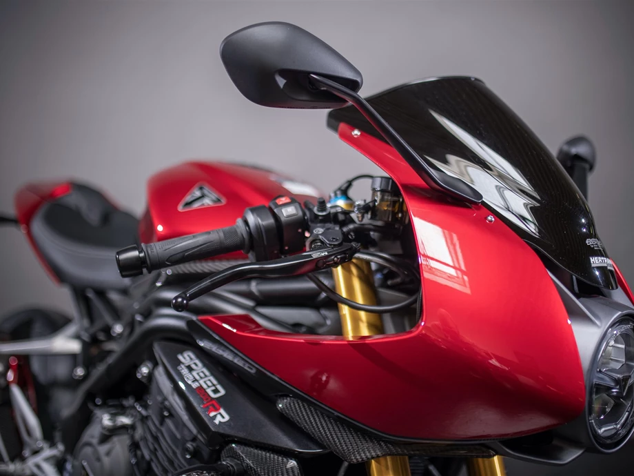 Umbgebautes Motorrad Triumph Speed Triple 1200 RR Bild 20: Umbgebautes Motorrad Triumph Speed Triple 1200 RR