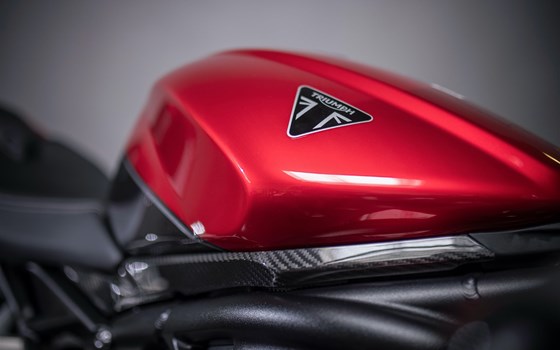 Umgebautes Motorrad Triumph Speed Triple 1200 RR von Triumph Emsland - Hertrampf Racing - Bild 23 Umgebautes Motorrad Triumph Speed Triple 1200 RR von Triumph Emsland - Hertrampf Racing - Bild 23