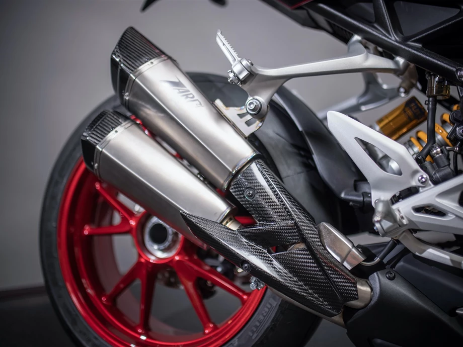 Umbgebautes Motorrad Triumph Speed Triple 1200 RR Bild 22: Umbgebautes Motorrad Triumph Speed Triple 1200 RR