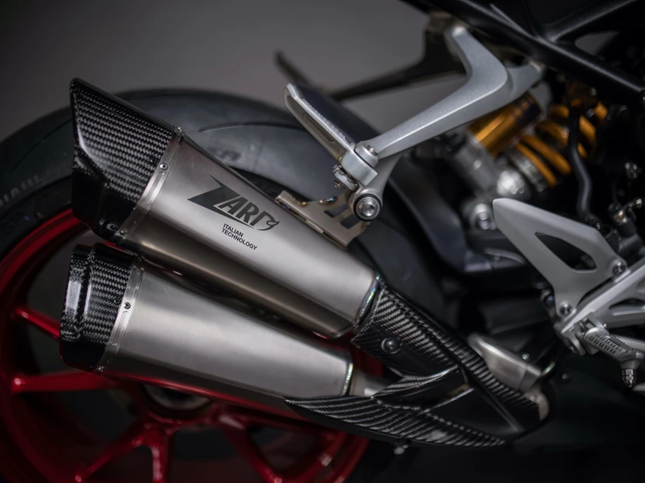Umbgebautes Motorrad Triumph Speed Triple 1200 RR Bild 27: Umbgebautes Motorrad Triumph Speed Triple 1200 RR