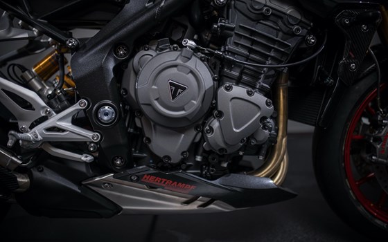 Umgebautes Motorrad Triumph Speed Triple 1200 RR von Triumph Emsland - Hertrampf Racing - Bild 29 Umgebautes Motorrad Triumph Speed Triple 1200 RR von Triumph Emsland - Hertrampf Racing - Bild 29
