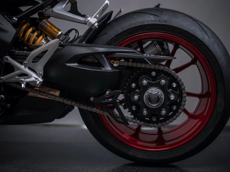 Umbgebautes Motorrad Triumph Speed Triple 1200 RR Bild 10: Umbgebautes Motorrad Triumph Speed Triple 1200 RR