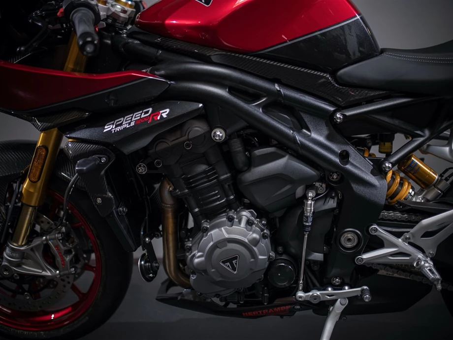 Umbgebautes Motorrad Triumph Speed Triple 1200 RR Bild 11: Umbgebautes Motorrad Triumph Speed Triple 1200 RR