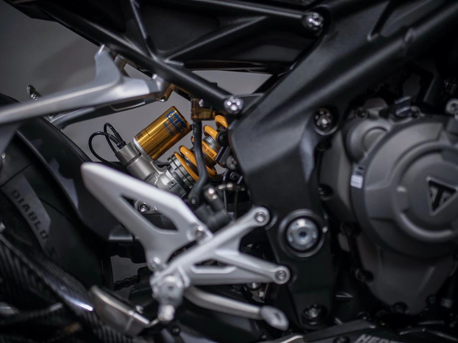 Umbgebautes Motorrad Triumph Speed Triple 1200 RR Bild 5: Umbgebautes Motorrad Triumph Speed Triple 1200 RR