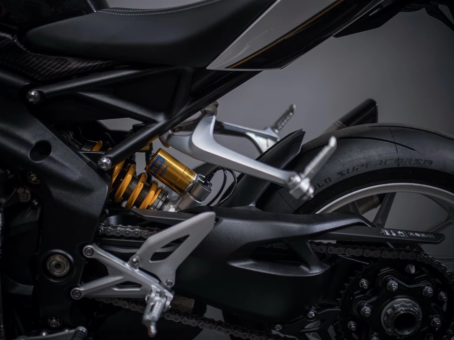 Umbgebautes Motorrad Triumph Speed Triple 1200 RR Bild 12: Umbgebautes Motorrad Triumph Speed Triple 1200 RR