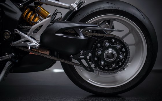 Umgebautes Motorrad Triumph Speed Triple 1200 RR von Triumph Emsland - Hertrampf Racing - Bild 13 Umgebautes Motorrad Triumph Speed Triple 1200 RR von Triumph Emsland - Hertrampf Racing - Bild 13