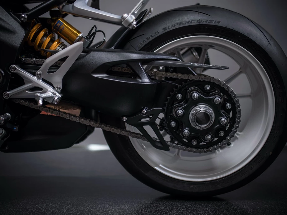 Umbgebautes Motorrad Triumph Speed Triple 1200 RR Bild 13: Umbgebautes Motorrad Triumph Speed Triple 1200 RR