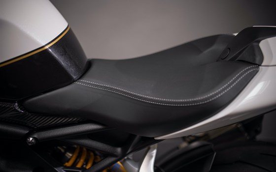 Umgebautes Motorrad Triumph Speed Triple 1200 RR von Triumph Emsland - Hertrampf Racing - Bild 15 Umgebautes Motorrad Triumph Speed Triple 1200 RR von Triumph Emsland - Hertrampf Racing - Bild 15