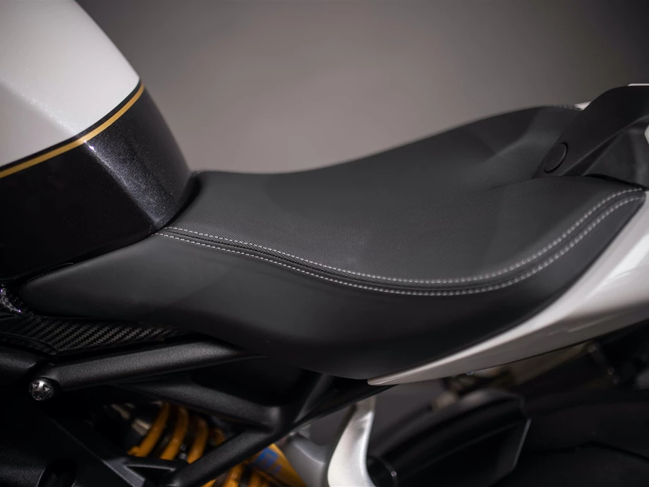 Umbgebautes Motorrad Triumph Speed Triple 1200 RR Bild 15: Umbgebautes Motorrad Triumph Speed Triple 1200 RR