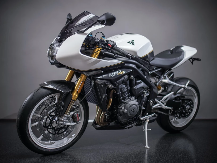 Umbgebautes Motorrad Triumph Speed Triple 1200 RR Bild 16: Umbgebautes Motorrad Triumph Speed Triple 1200 RR