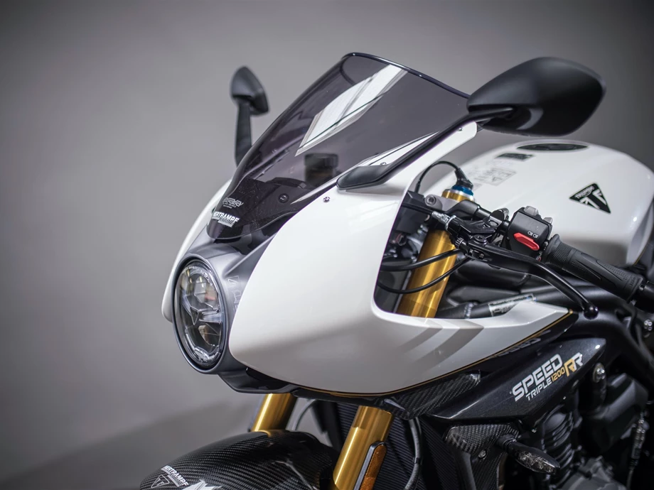 Umbgebautes Motorrad Triumph Speed Triple 1200 RR Bild 17: Umbgebautes Motorrad Triumph Speed Triple 1200 RR