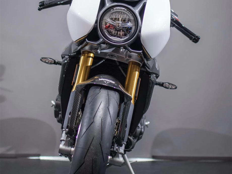 Umbgebautes Motorrad Triumph Speed Triple 1200 RR Bild 3: Umbgebautes Motorrad Triumph Speed Triple 1200 RR