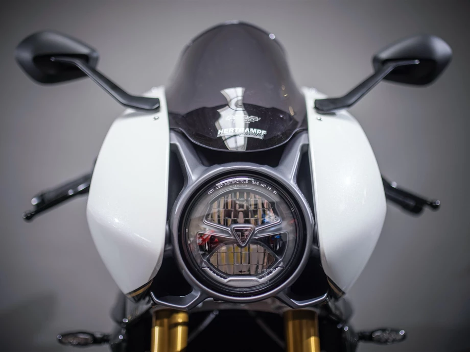 Umbgebautes Motorrad Triumph Speed Triple 1200 RR Bild 18: Umbgebautes Motorrad Triumph Speed Triple 1200 RR