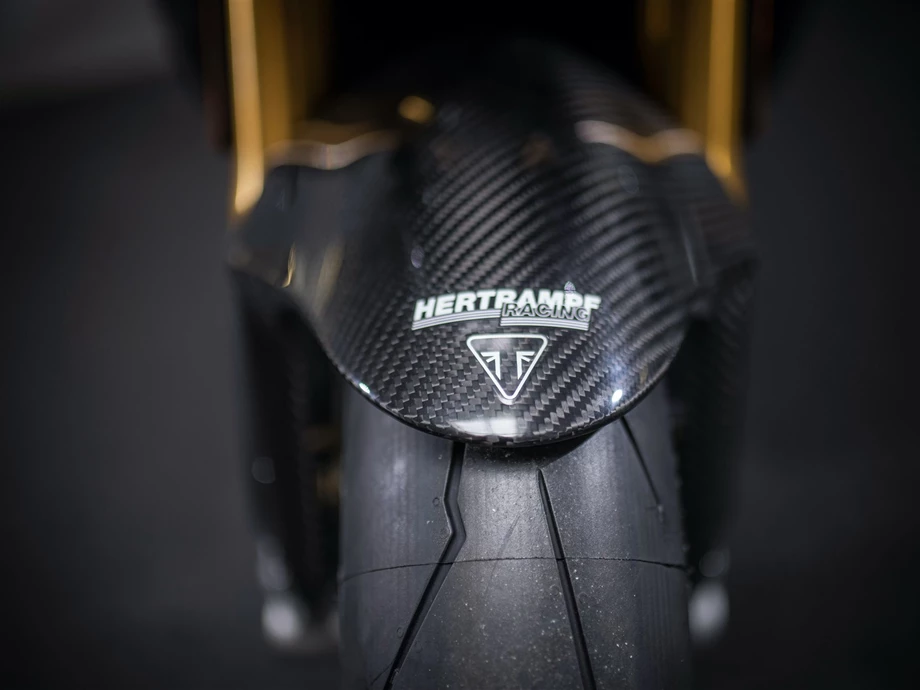 Umbgebautes Motorrad Triumph Speed Triple 1200 RR Bild 19: Umbgebautes Motorrad Triumph Speed Triple 1200 RR