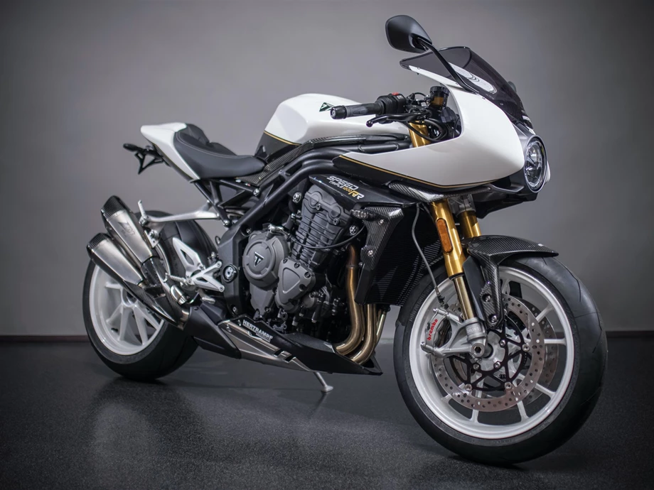 Umbgebautes Motorrad Triumph Speed Triple 1200 RR Bild 20: Umbgebautes Motorrad Triumph Speed Triple 1200 RR