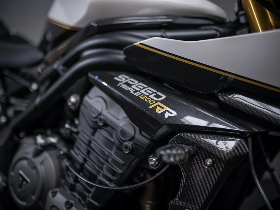 Umbgebautes Motorrad Triumph Speed Triple 1200 RR Bild 21: Umbgebautes Motorrad Triumph Speed Triple 1200 RR