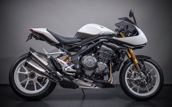 Umgebautes Motorrad Triumph Speed Triple 1200 RR von Triumph Emsland - Hertrampf Racing - Bild 2 Umgebautes Motorrad Triumph Speed Triple 1200 RR von Triumph Emsland - Hertrampf Racing - Bild 2