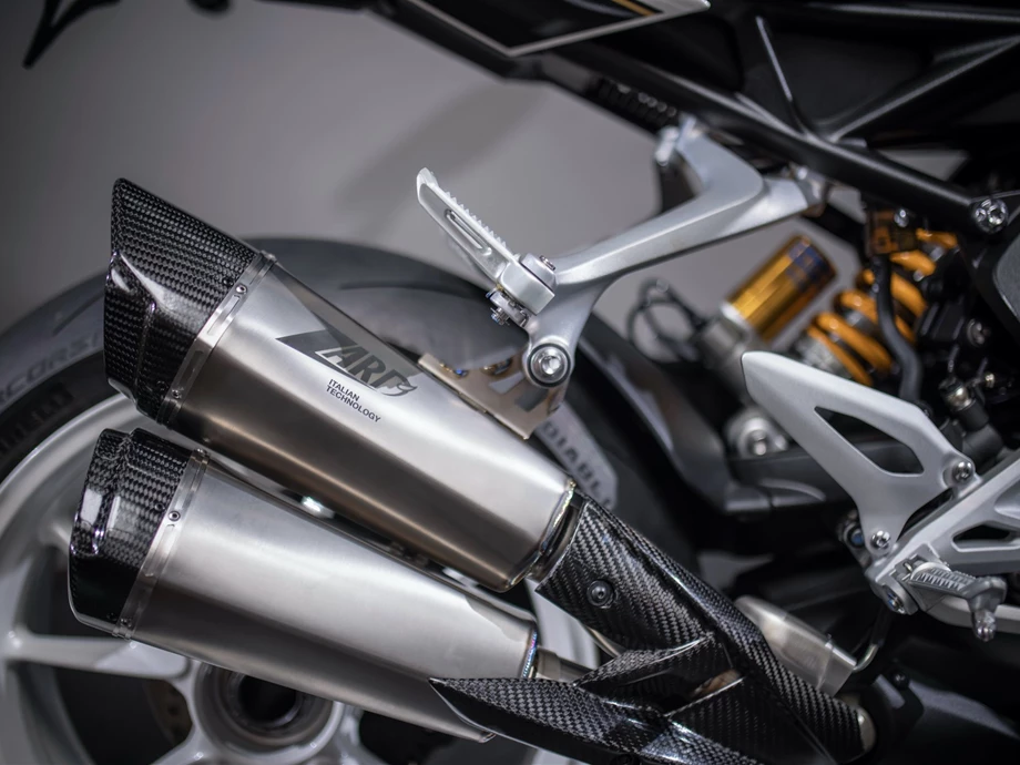 Umbgebautes Motorrad Triumph Speed Triple 1200 RR Bild 24: Umbgebautes Motorrad Triumph Speed Triple 1200 RR