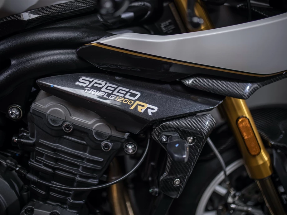 Umbgebautes Motorrad Triumph Speed Triple 1200 RR Bild 25: Umbgebautes Motorrad Triumph Speed Triple 1200 RR