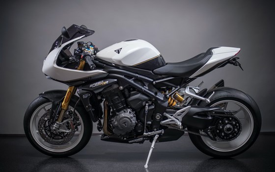 Umgebautes Motorrad Triumph Speed Triple 1200 RR von Triumph Emsland - Hertrampf Racing - Bild 1 Umgebautes Motorrad Triumph Speed Triple 1200 RR von Triumph Emsland - Hertrampf Racing - Bild 1