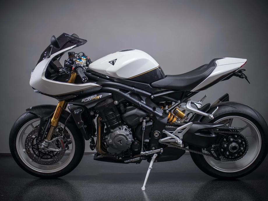 Umbgebautes Motorrad Triumph Speed Triple 1200 RR Bild 1: Umbgebautes Motorrad Triumph Speed Triple 1200 RR