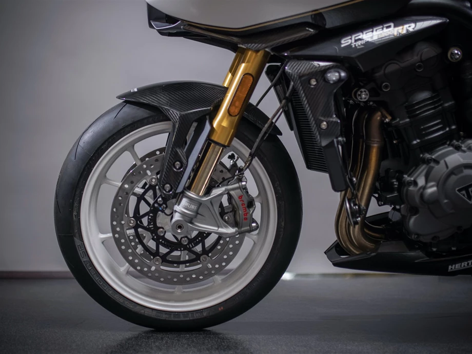 Umbgebautes Motorrad Triumph Speed Triple 1200 RR Bild 7: Umbgebautes Motorrad Triumph Speed Triple 1200 RR
