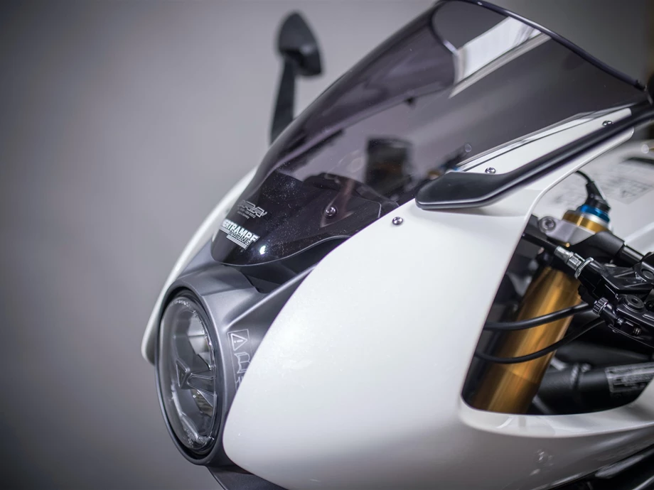 Umbgebautes Motorrad Triumph Speed Triple 1200 RR Bild 4: Umbgebautes Motorrad Triumph Speed Triple 1200 RR