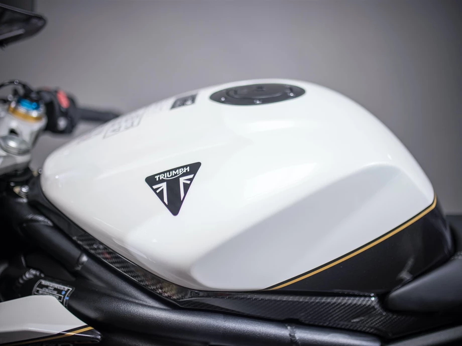 Umbgebautes Motorrad Triumph Speed Triple 1200 RR Bild 8: Umbgebautes Motorrad Triumph Speed Triple 1200 RR