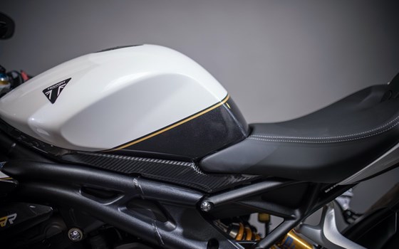 Umgebautes Motorrad Triumph Speed Triple 1200 RR von Triumph Emsland - Hertrampf Racing - Bild 10 Umgebautes Motorrad Triumph Speed Triple 1200 RR von Triumph Emsland - Hertrampf Racing - Bild 10