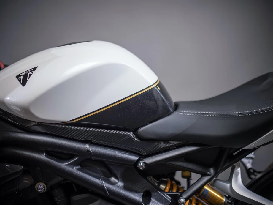 Umbgebautes Motorrad Triumph Speed Triple 1200 RR Bild 10: Umbgebautes Motorrad Triumph Speed Triple 1200 RR