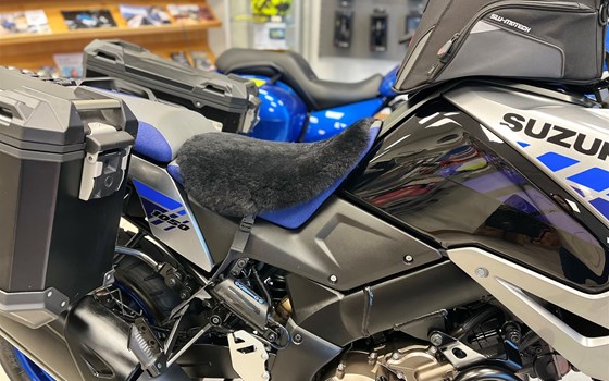 Umgebautes Motorrad Suzuki V-Strom 1050 XT von Motor-Service-Hohls - Bild 2 Umgebautes Motorrad Suzuki V-Strom 1050 XT von Motor-Service-Hohls - Bild 2