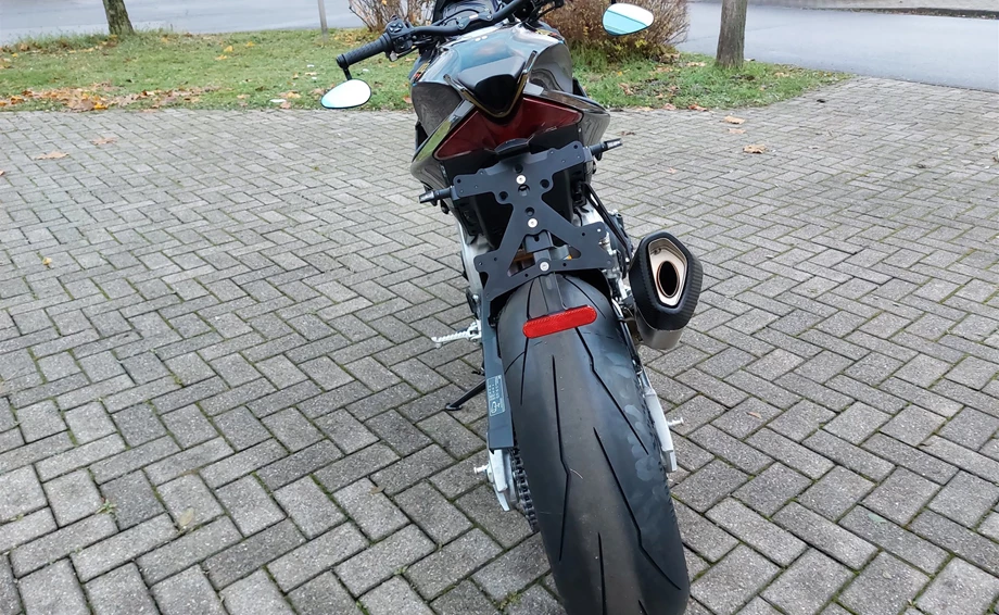 Umbgebautes Motorrad Aprilia Tuono V4 1100 Factory Bild 10: Umbgebautes Motorrad Aprilia Tuono V4 1100 Factory