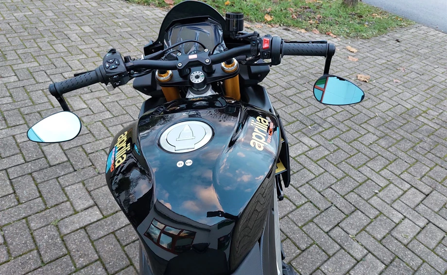 Umbgebautes Motorrad Aprilia Tuono V4 1100 Factory Bild 11: Umbgebautes Motorrad Aprilia Tuono V4 1100 Factory