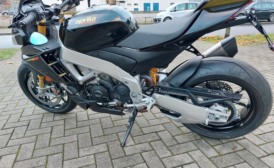 Umbgebautes Motorrad Aprilia Tuono V4 1100 Factory Bild 12: Umbgebautes Motorrad Aprilia Tuono V4 1100 Factory